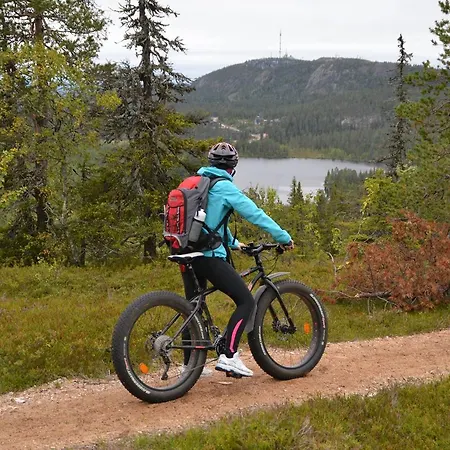 Iisakki Glass Village リゾート クーサモ